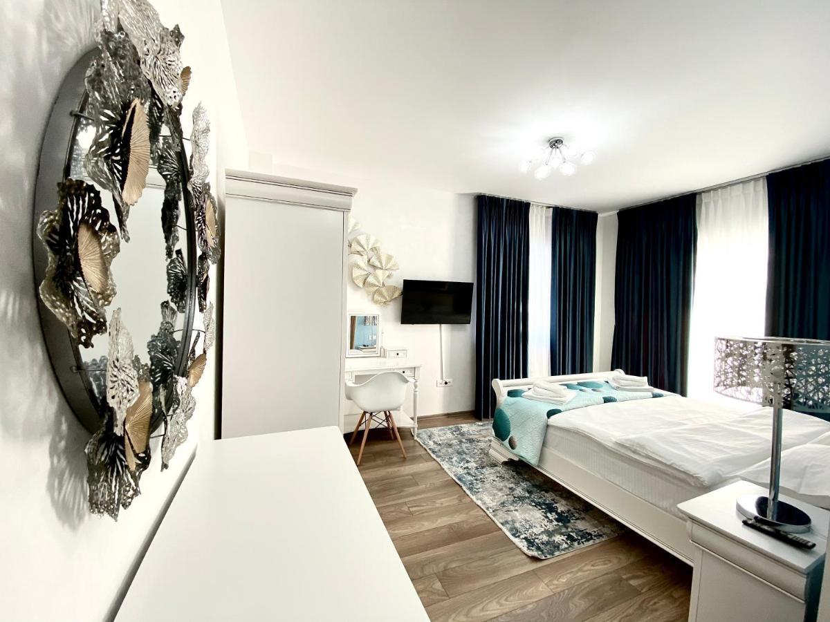 White Dream Penthouse With Jacuzzi Lejlighed Braşov Eksteriør billede