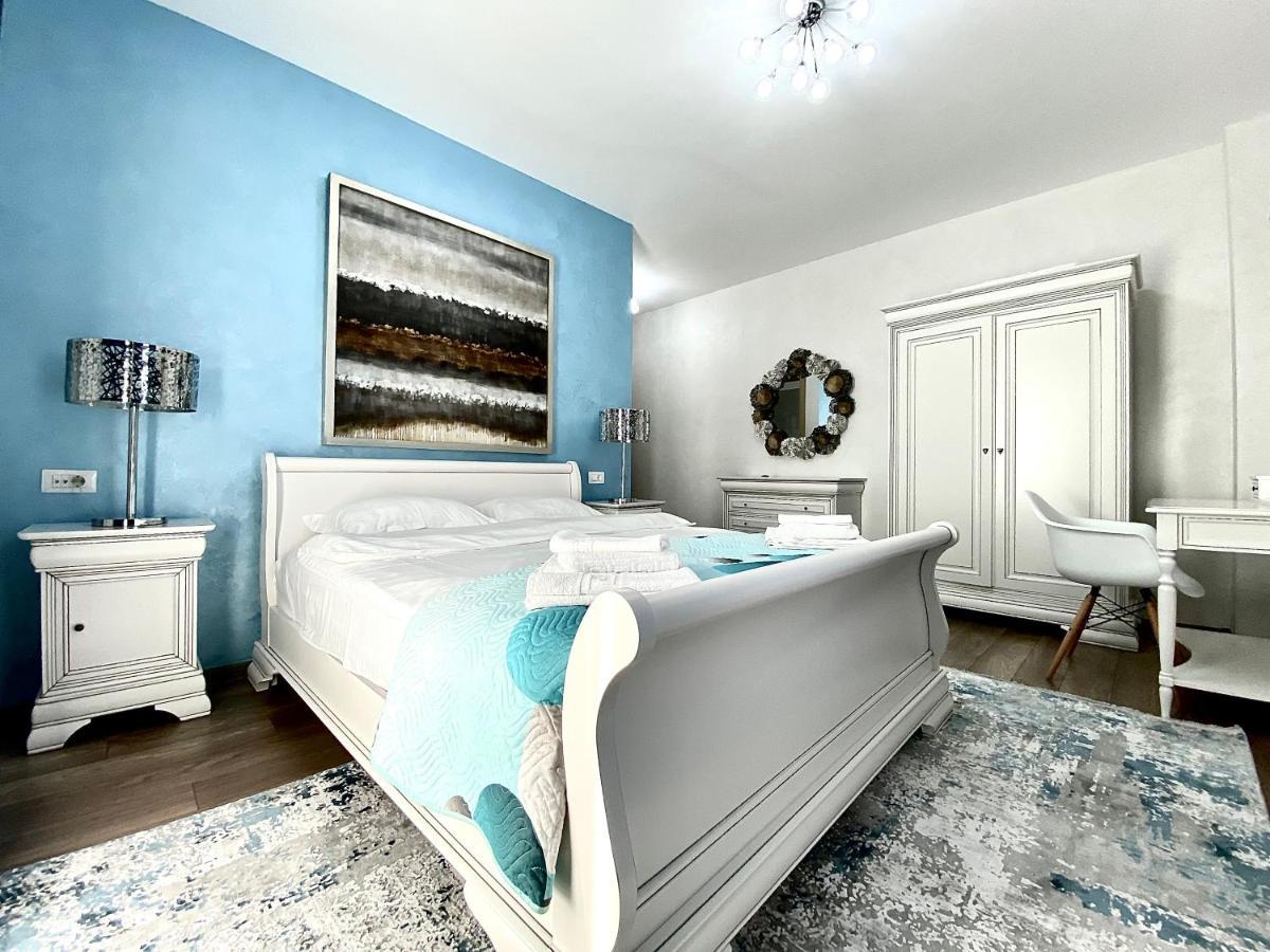 White Dream Penthouse With Jacuzzi Lejlighed Braşov Eksteriør billede