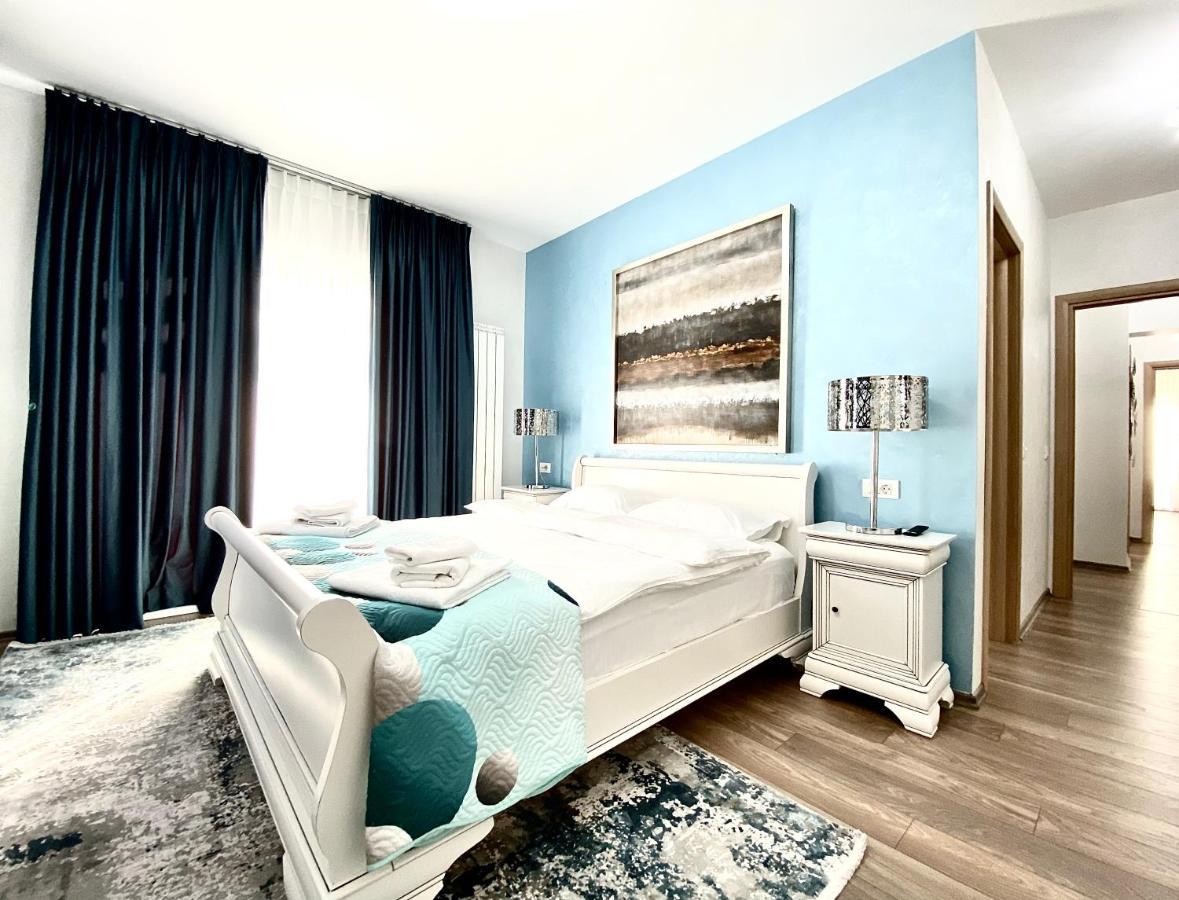 White Dream Penthouse With Jacuzzi Lejlighed Braşov Eksteriør billede