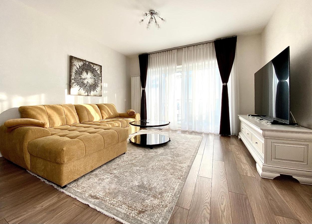 White Dream Penthouse With Jacuzzi Lejlighed Braşov Eksteriør billede