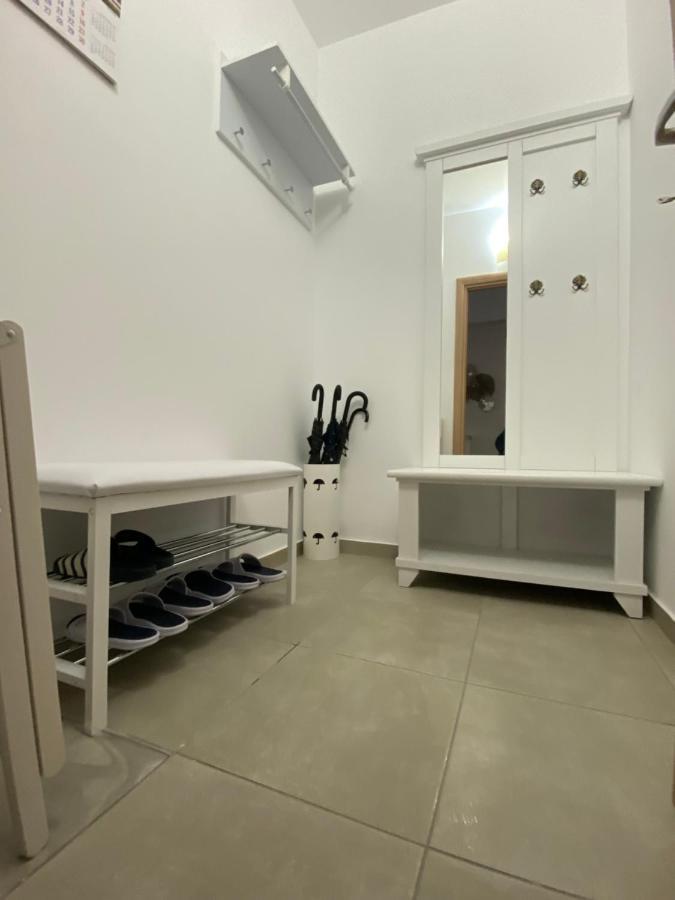 White Dream Penthouse With Jacuzzi Lejlighed Braşov Eksteriør billede