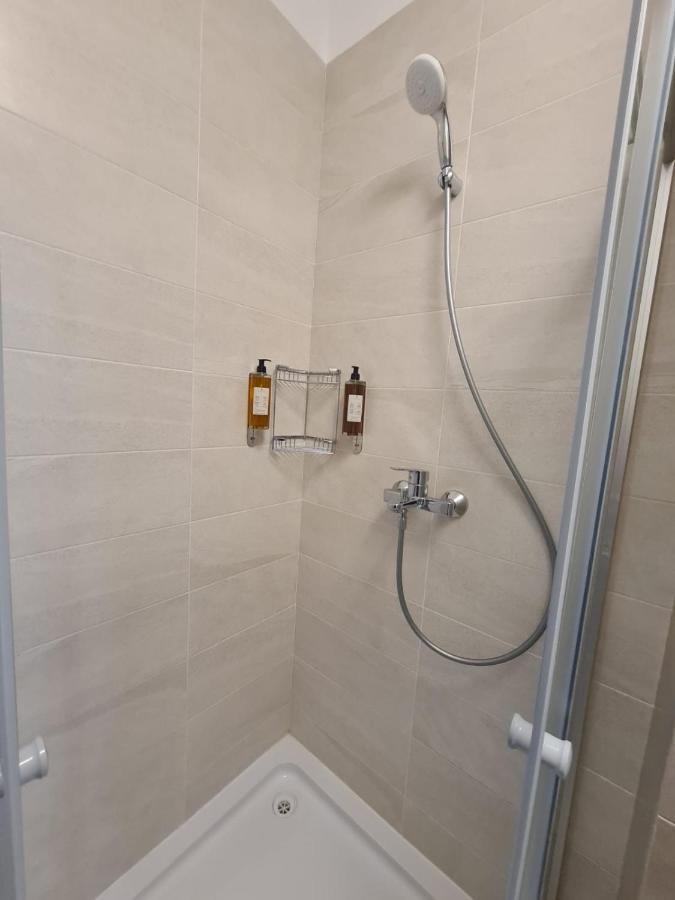 White Dream Penthouse With Jacuzzi Lejlighed Braşov Eksteriør billede