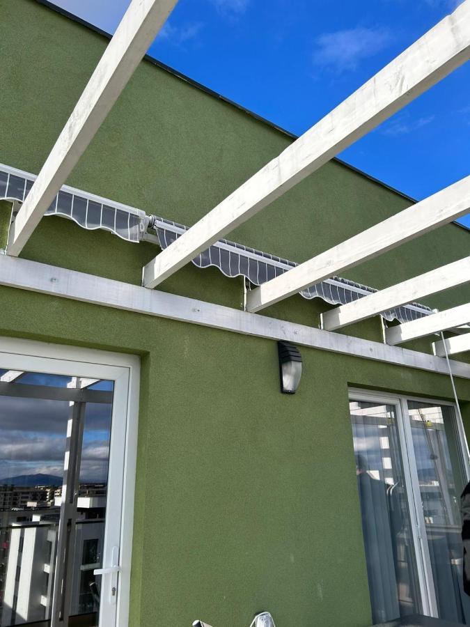 White Dream Penthouse With Jacuzzi Lejlighed Braşov Eksteriør billede